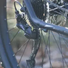 Jak wyregulować tylną przerzutkę w rowerze i uniknąć problemów z shiftingiem