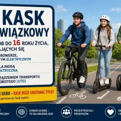 Trójka młodych ludzi na rowerze, hulajnodze elektrycznej i segwayu. Czy kask na rower jest obowiązkowy? Tak, dla osób do 16 lat.
