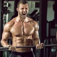 Testosteron przed czy po treningu - kiedy osiągniesz najlepsze efekty?