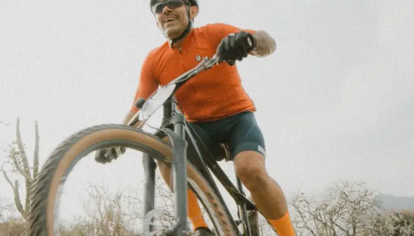 Gravel, trekking czy MTB? Jak wybrać rower do jazdy po asfalcie, szutrach i lekkim terenie?