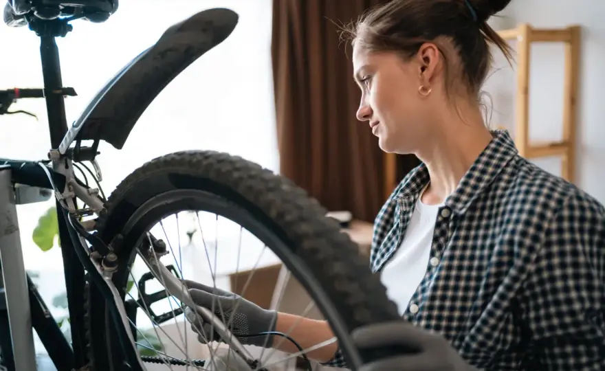 Wymiana dętki w rowerze - Ile kosztuje? Jak nie przepłacić?