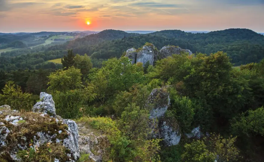 Dolina Wodącej na Jurze - trasy, skały i zamek Pilcza