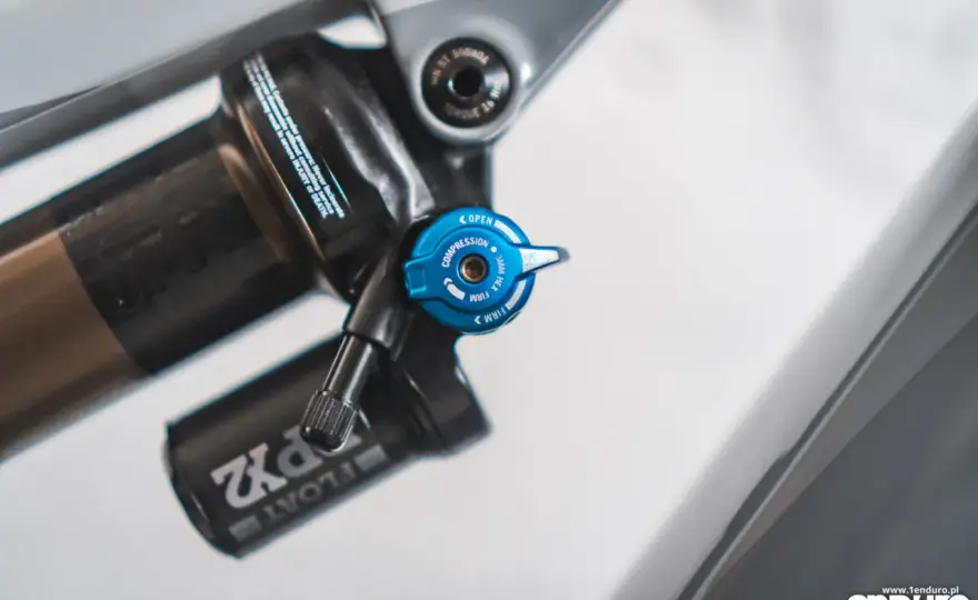 RockShox - Jak ustawić ciśnienie w amortyzatorze?