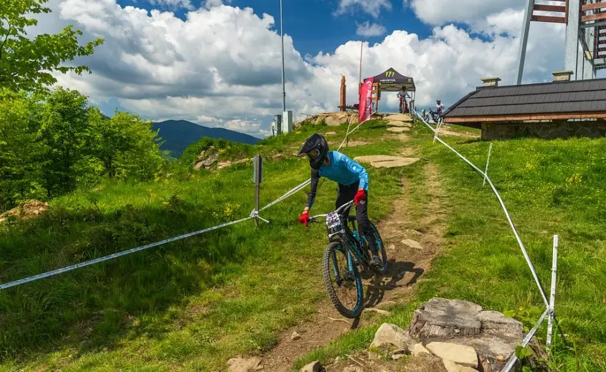 Trasy rowerowe w Mosornym Groniu - odkryj najciekawsze szlaki