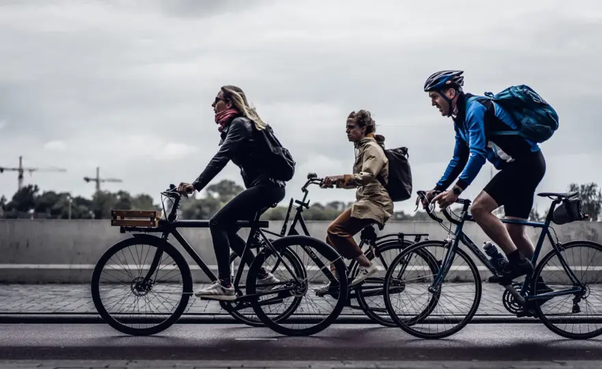 Komoot czy Strava? Wybierz idealną aplikację rowerową!